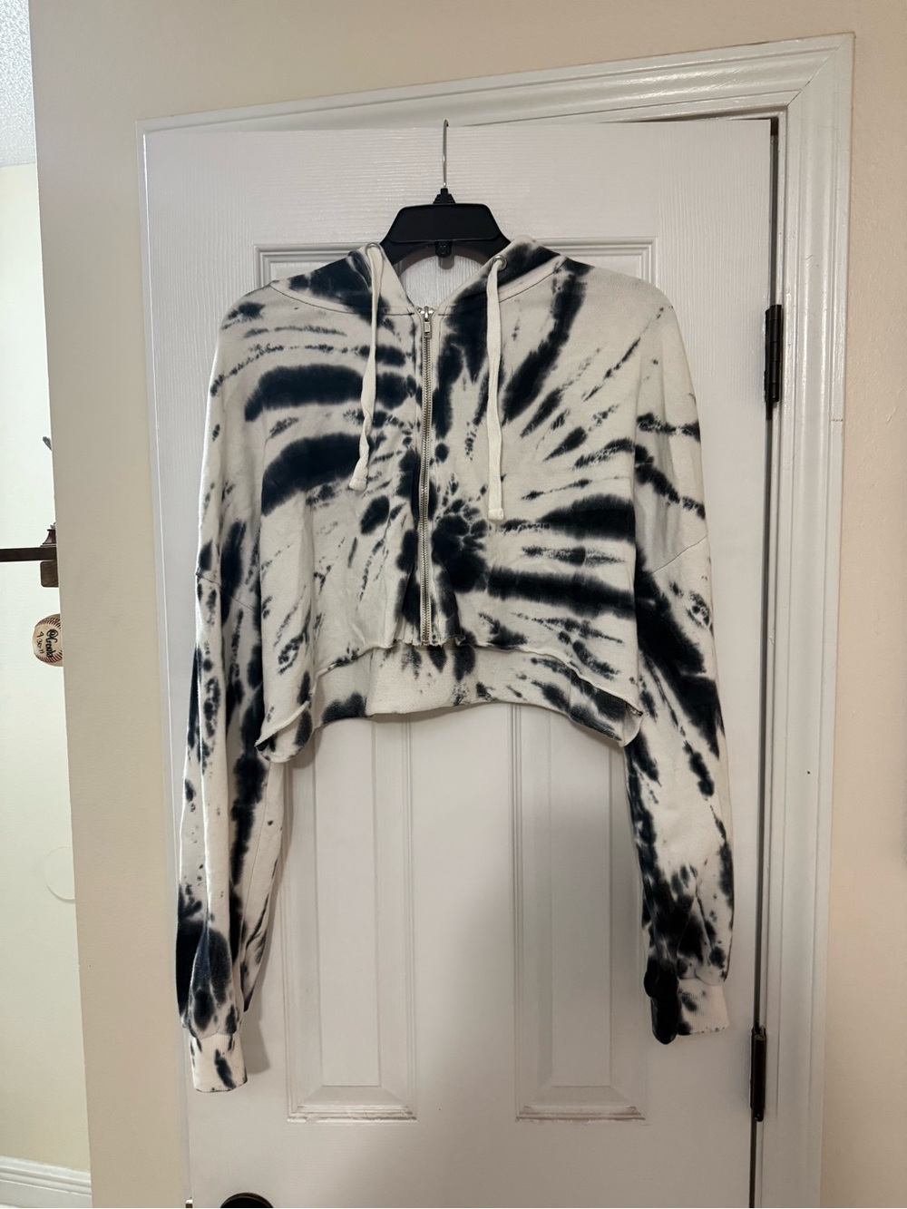 Cropped Tie-Dye Zip Hoodie Sweater - Black & White